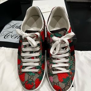 Authentic Gucci Ace Strawberry Sneakers 36.5 gently worn
